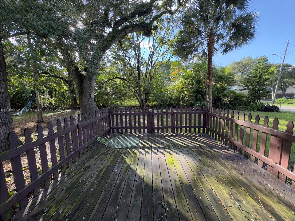 Под контрактом: $1,850 (2 спален, 1 ванн, 0 Квадратных фут)