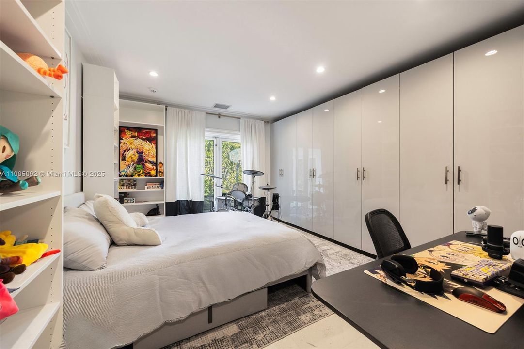 For Sale: $6,000,000 (5 beds, 4 baths, 4126 Square Feet)