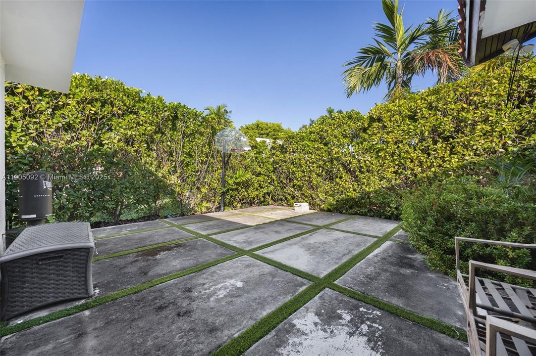 For Sale: $6,000,000 (5 beds, 4 baths, 4126 Square Feet)