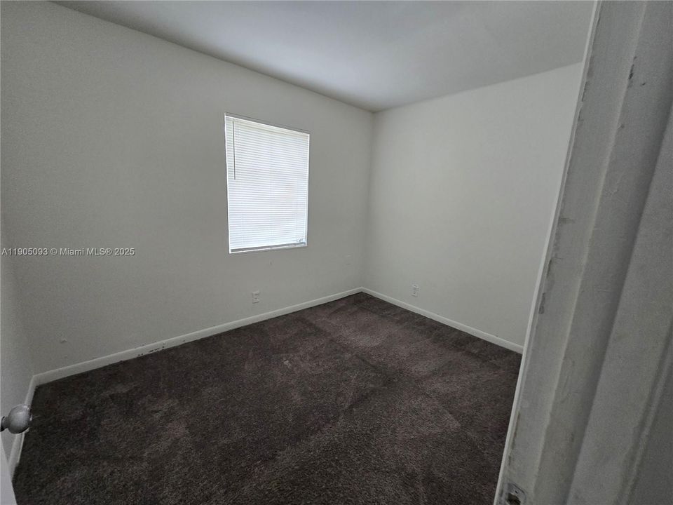 Recently Rented: $1,900 (3 beds, 1 baths, 1380 Square Feet)
