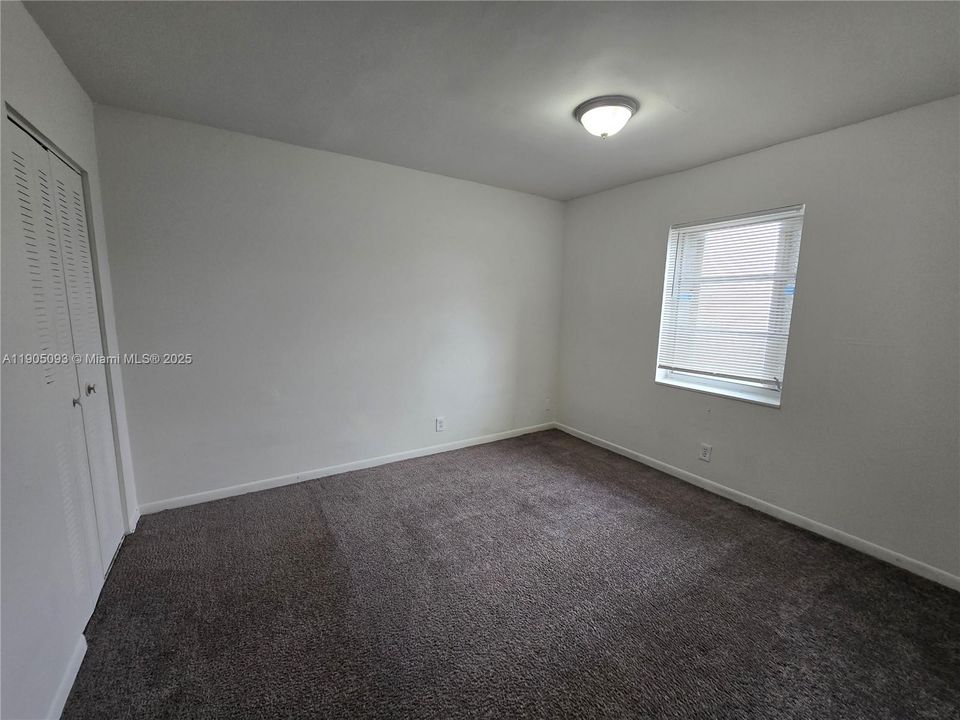 Recently Rented: $1,900 (3 beds, 1 baths, 1380 Square Feet)