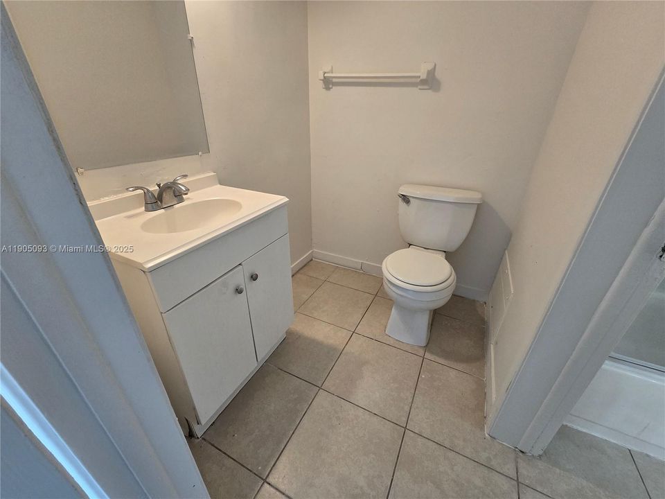 Recently Rented: $1,900 (3 beds, 1 baths, 1380 Square Feet)