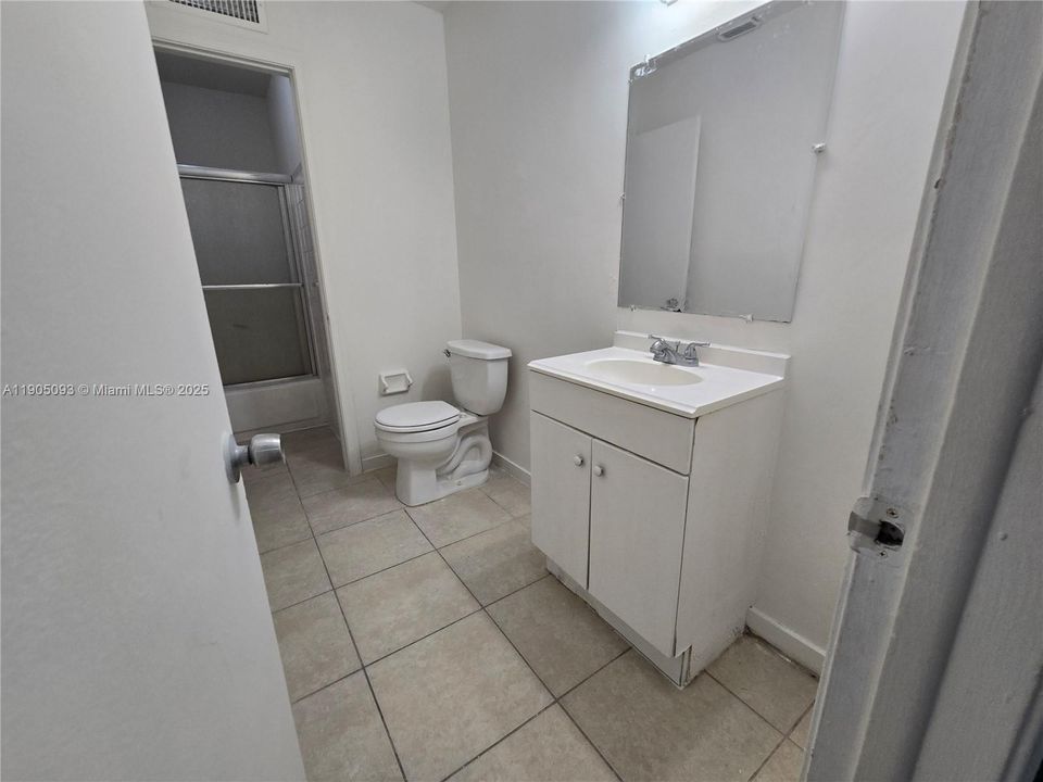 Recently Rented: $1,900 (3 beds, 1 baths, 1380 Square Feet)
