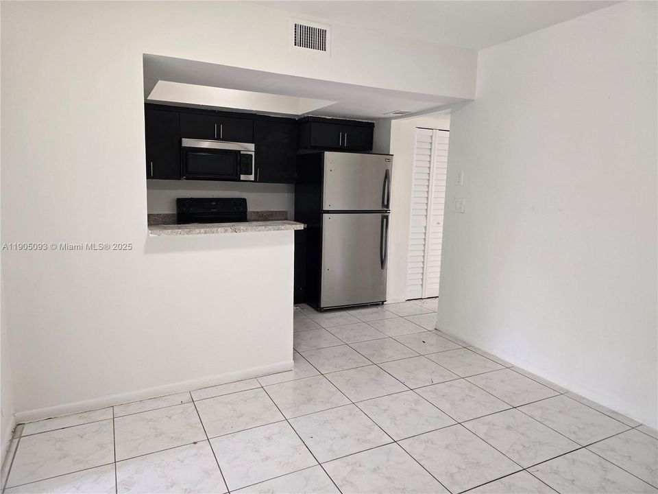 Recently Rented: $1,900 (3 beds, 1 baths, 1380 Square Feet)