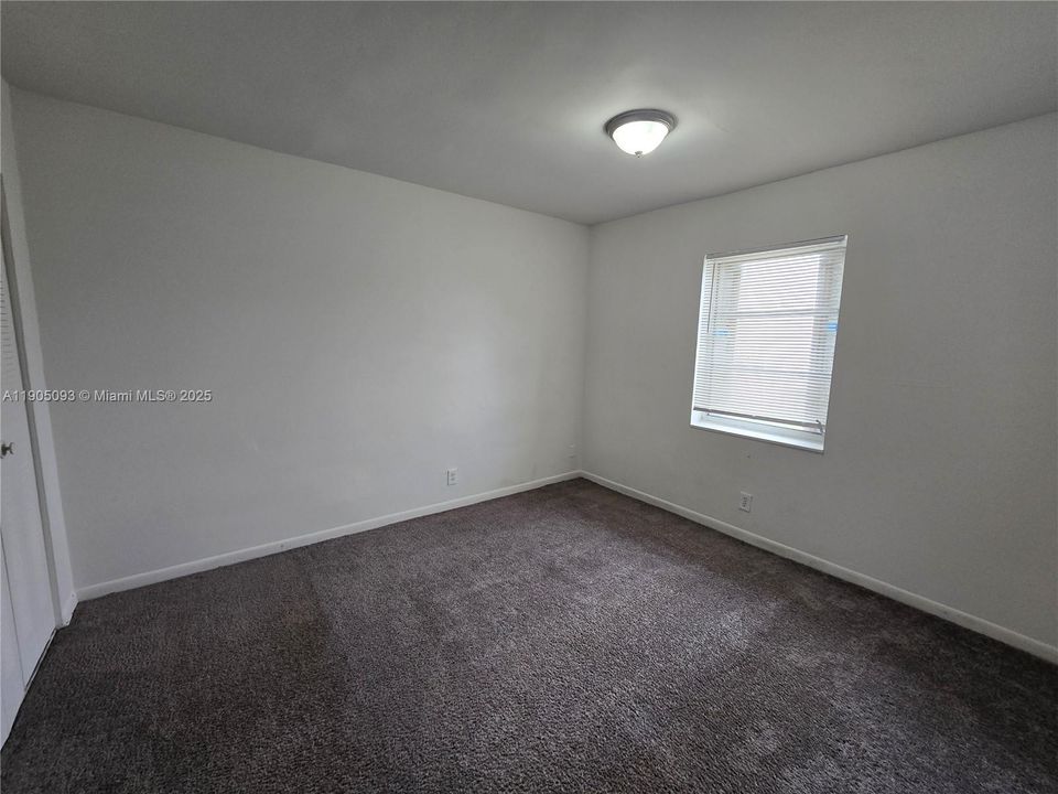 Recently Rented: $1,900 (3 beds, 1 baths, 1380 Square Feet)
