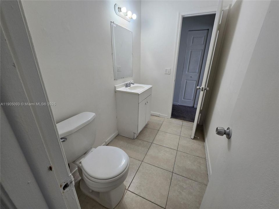 Recently Rented: $1,900 (3 beds, 1 baths, 1380 Square Feet)