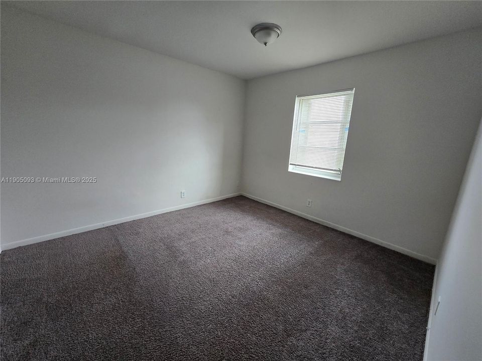 Recently Rented: $1,900 (3 beds, 1 baths, 1380 Square Feet)