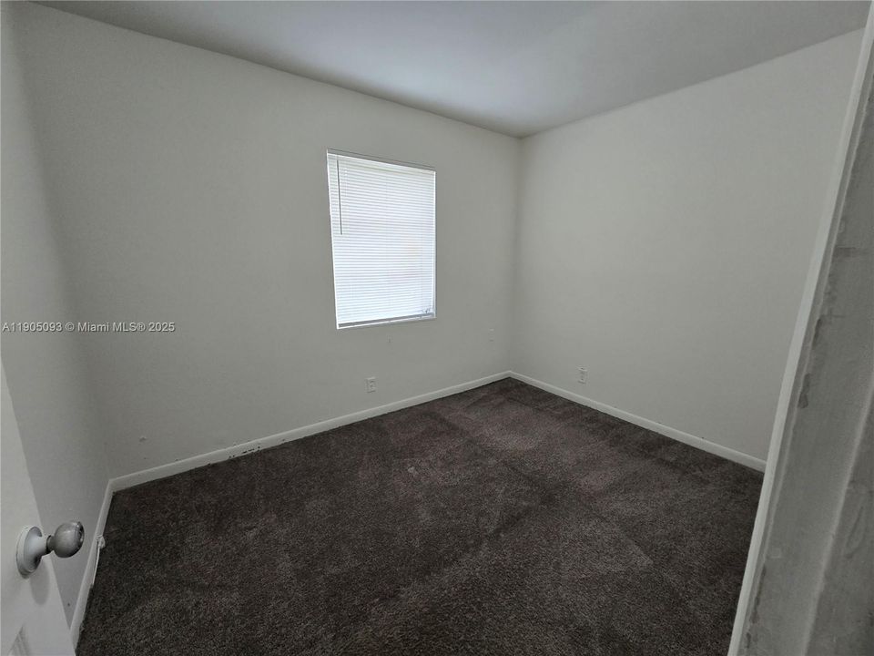 Recently Rented: $1,900 (3 beds, 1 baths, 1380 Square Feet)