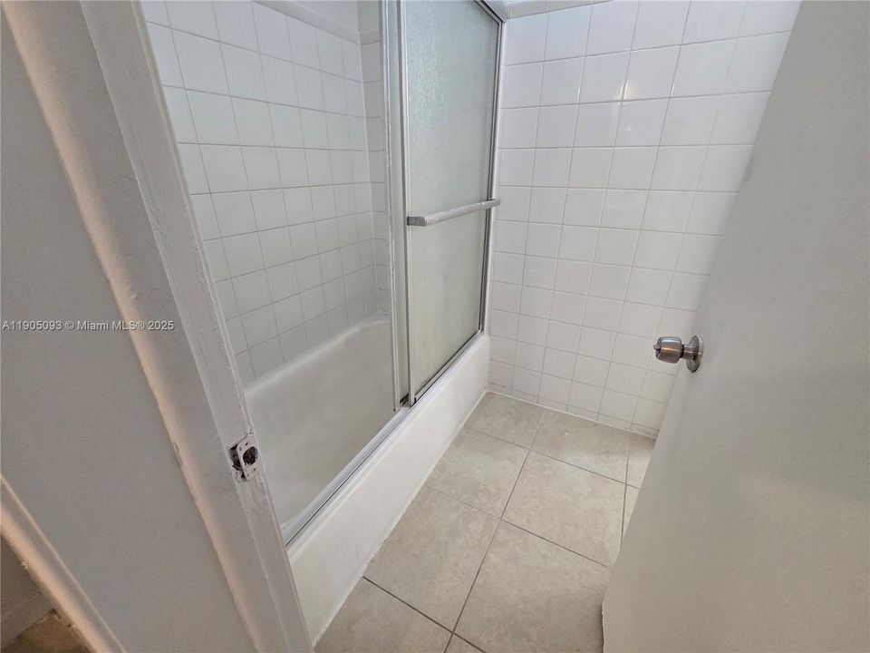 Recently Rented: $1,900 (3 beds, 1 baths, 1380 Square Feet)