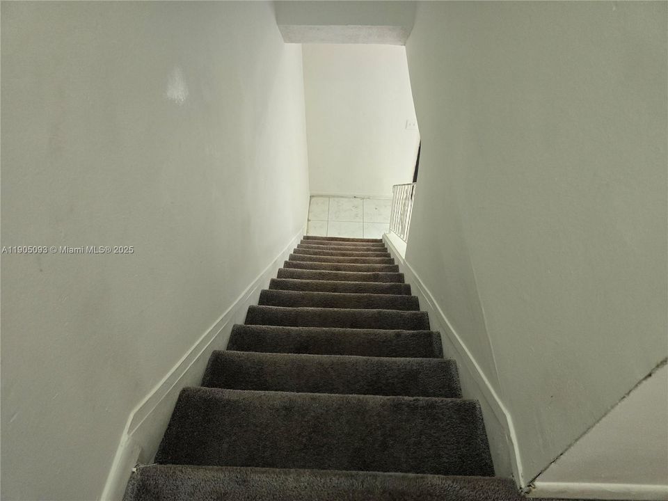 Recently Rented: $1,900 (3 beds, 1 baths, 1380 Square Feet)