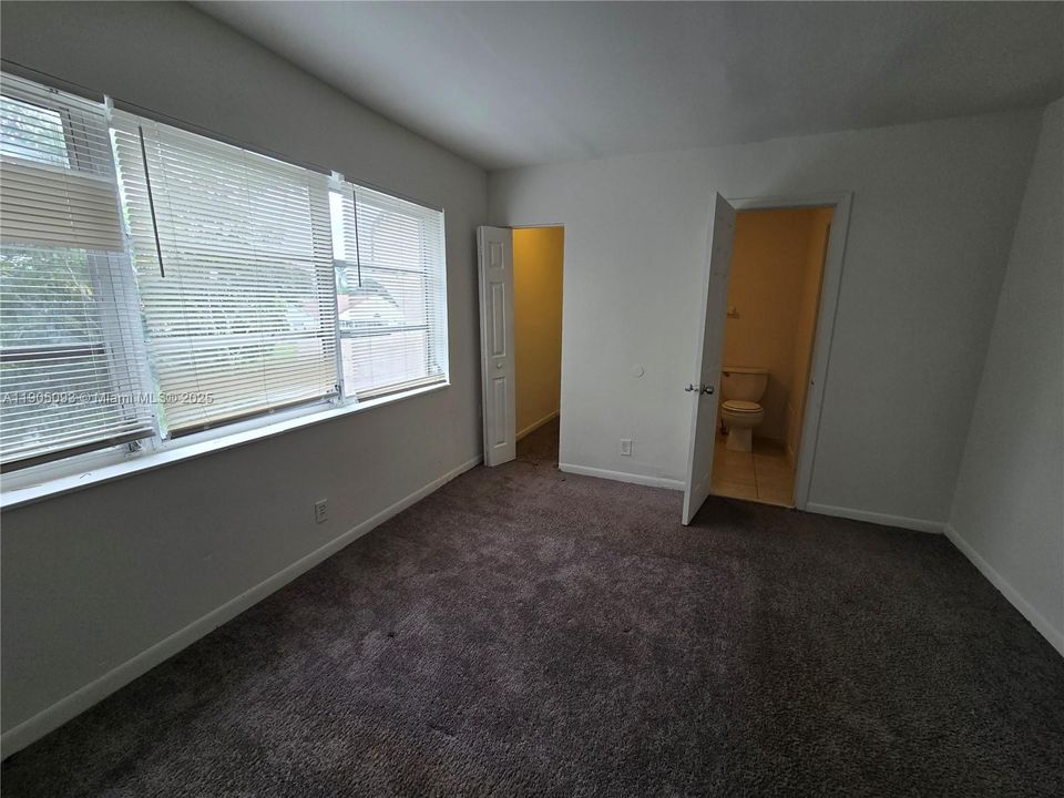 Recently Rented: $1,900 (3 beds, 1 baths, 1380 Square Feet)