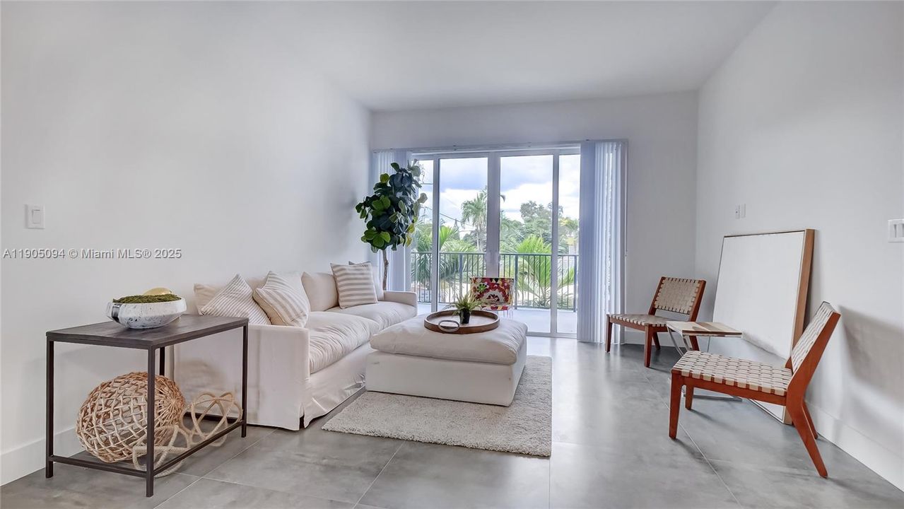 Active With Contract: $3,700 (3 beds, 2 baths, 1300 Square Feet)