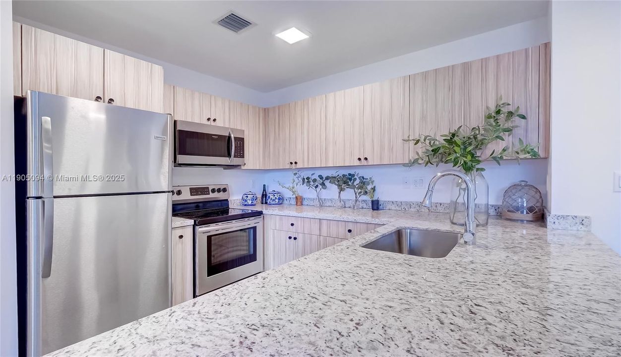 Active With Contract: $3,700 (3 beds, 2 baths, 1300 Square Feet)