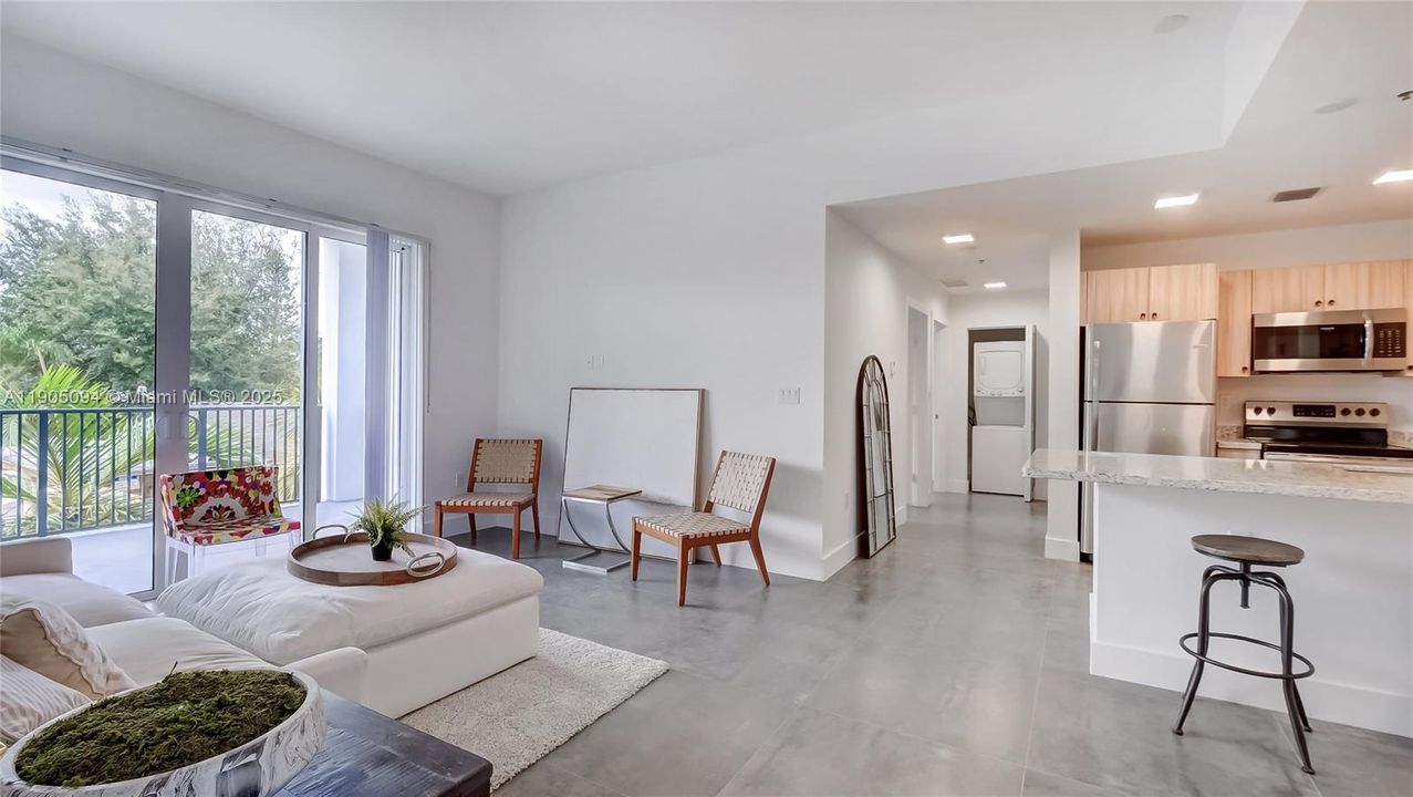 Active With Contract: $3,700 (3 beds, 2 baths, 1300 Square Feet)