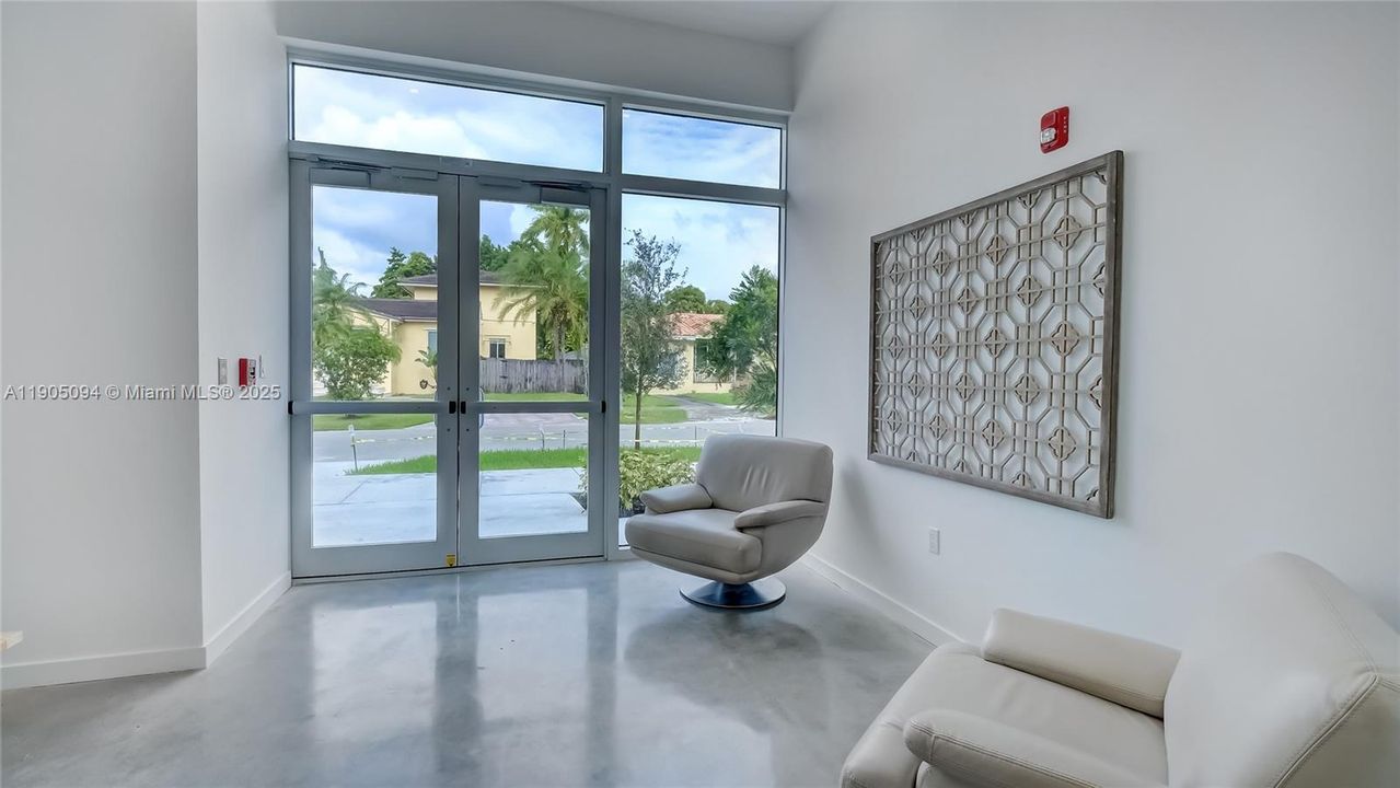 Active With Contract: $3,700 (3 beds, 2 baths, 1300 Square Feet)