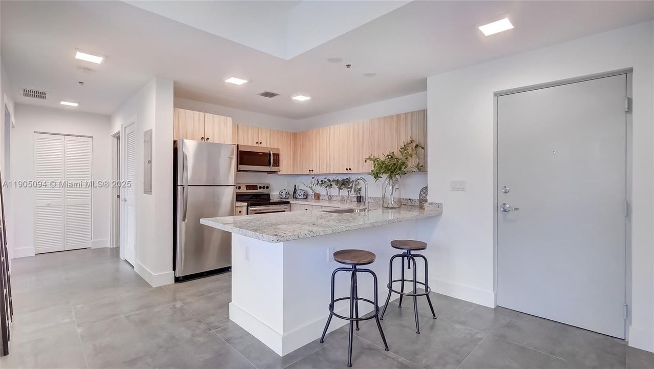 Active With Contract: $3,700 (3 beds, 2 baths, 1300 Square Feet)