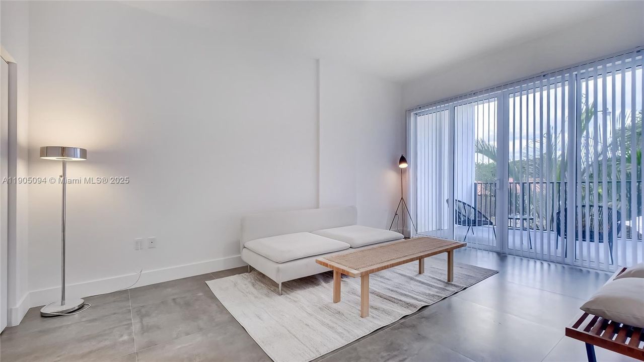 Active With Contract: $3,700 (3 beds, 2 baths, 1300 Square Feet)