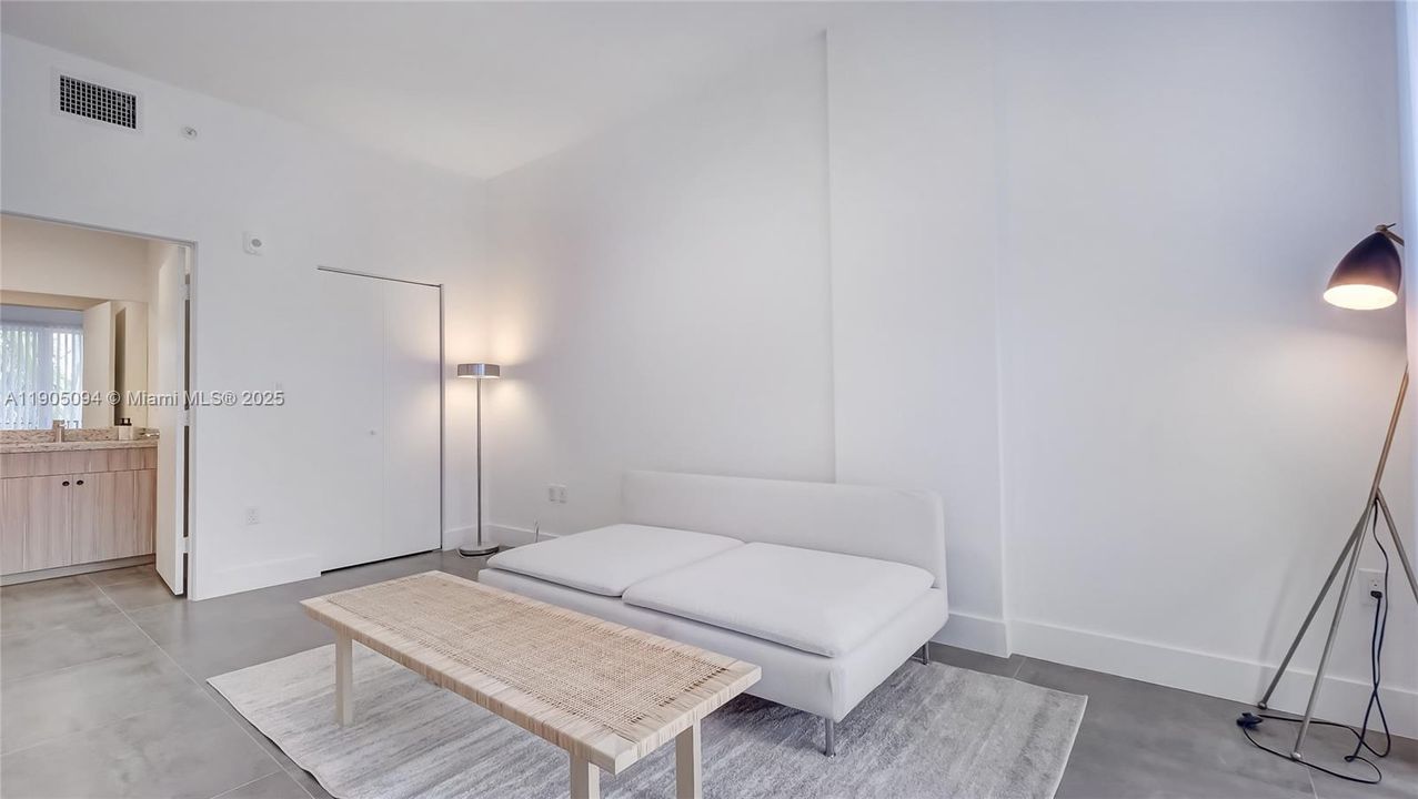 Active With Contract: $3,700 (3 beds, 2 baths, 1300 Square Feet)