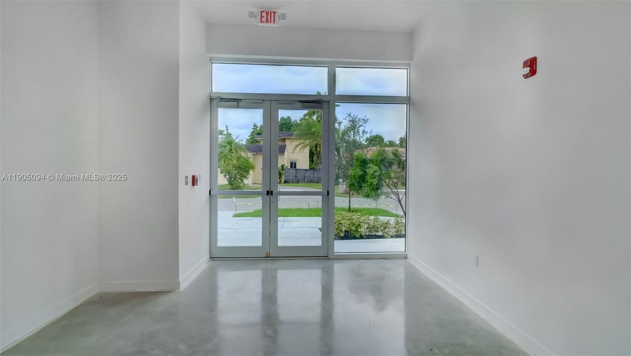 Active With Contract: $3,700 (3 beds, 2 baths, 1300 Square Feet)