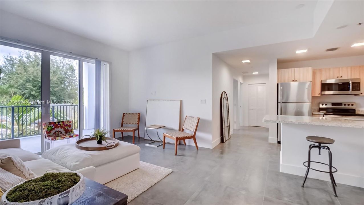 Active With Contract: $3,700 (3 beds, 2 baths, 1300 Square Feet)