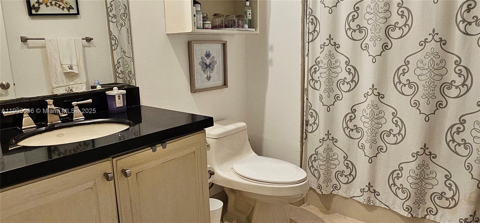 合同活跃: $3,300 (3 贝兹, 2 浴室, 1433 平方英尺)