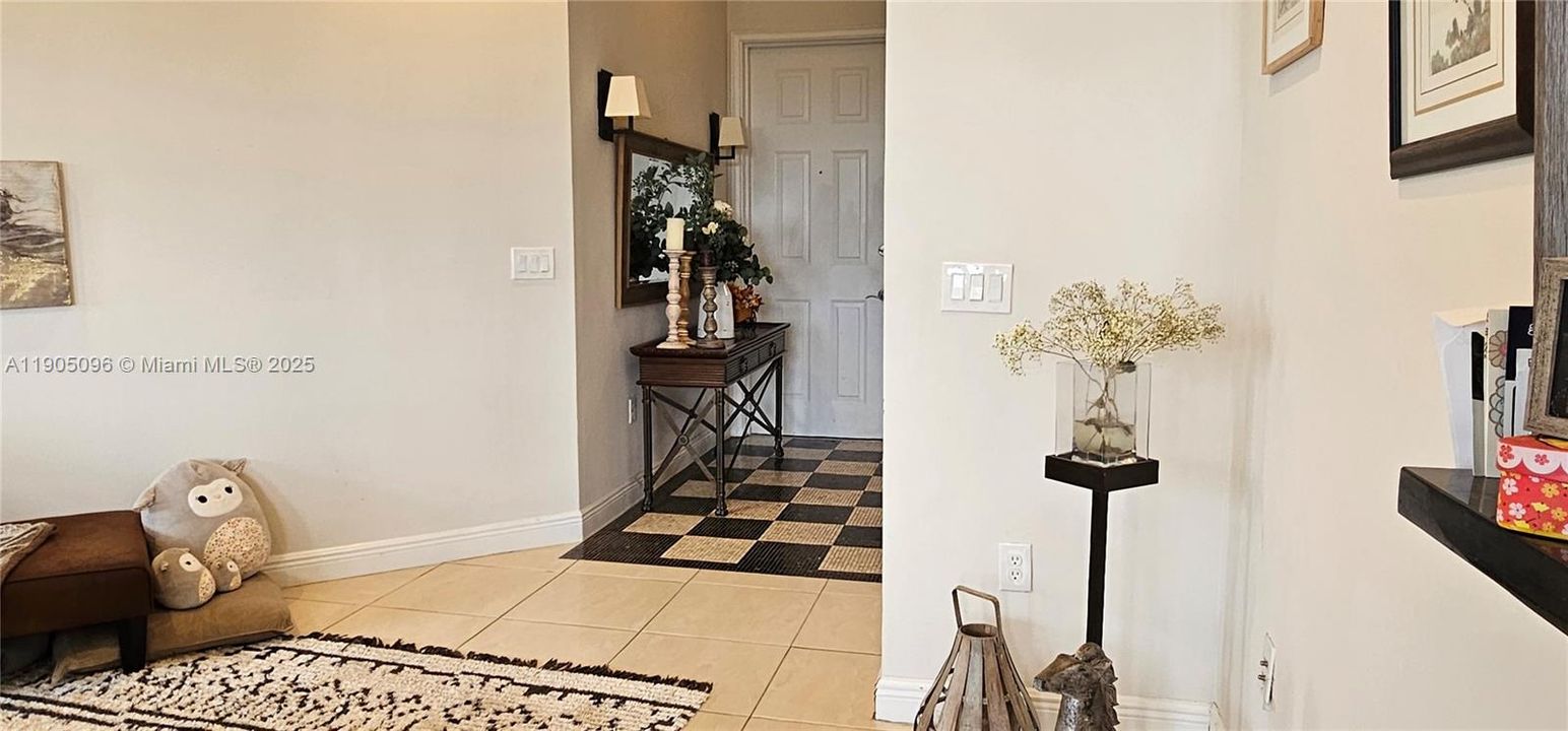 合同活跃: $3,300 (3 贝兹, 2 浴室, 1433 平方英尺)