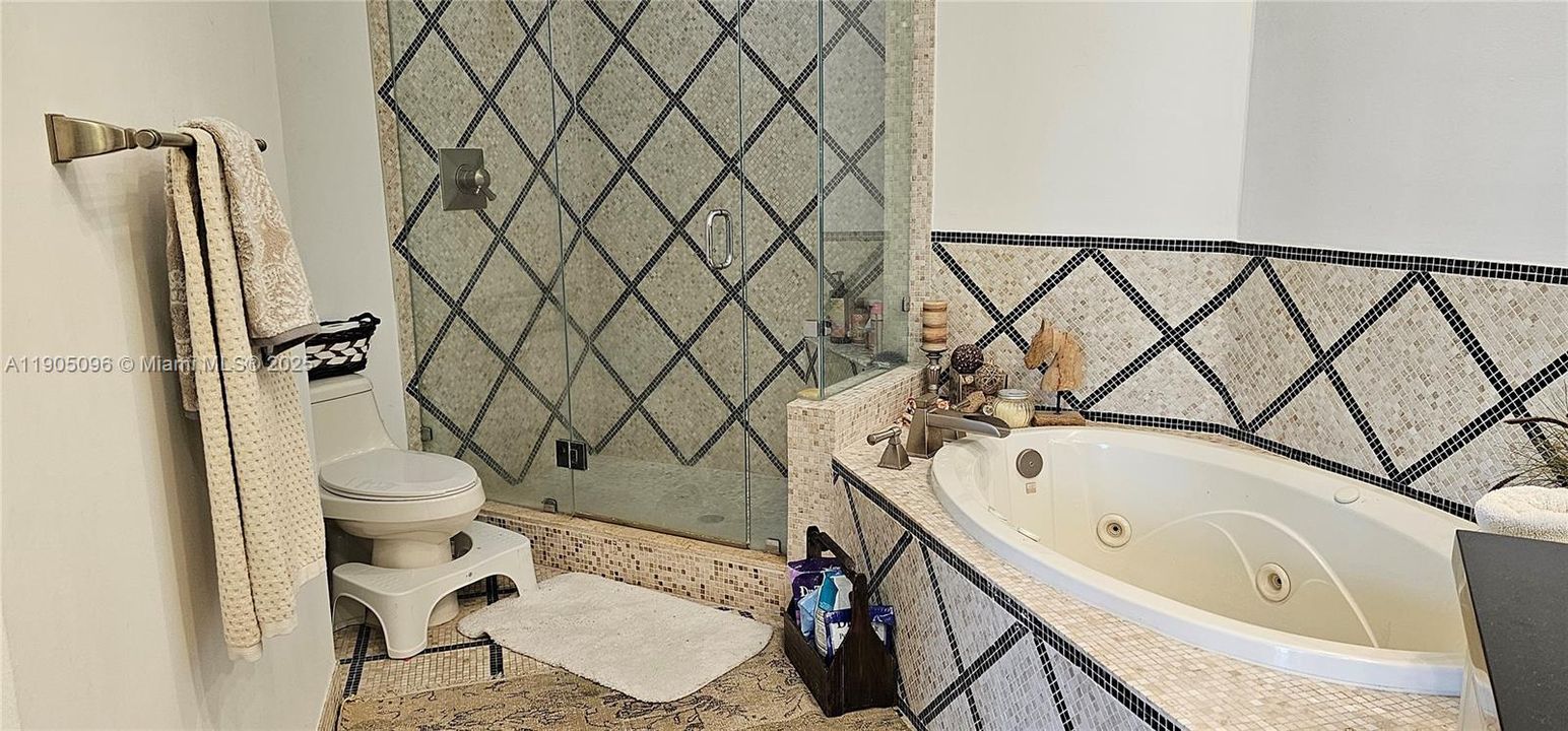 合同活跃: $3,300 (3 贝兹, 2 浴室, 1433 平方英尺)