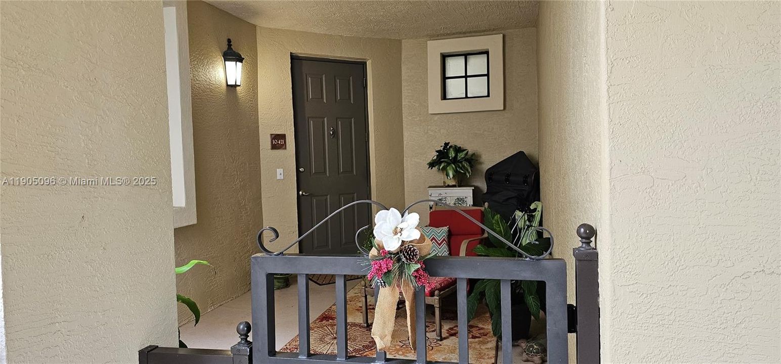 合同活跃: $3,300 (3 贝兹, 2 浴室, 1433 平方英尺)