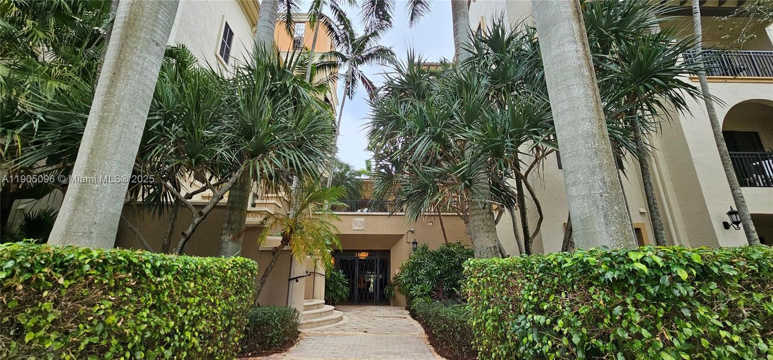 合同活跃: $3,300 (3 贝兹, 2 浴室, 1433 平方英尺)