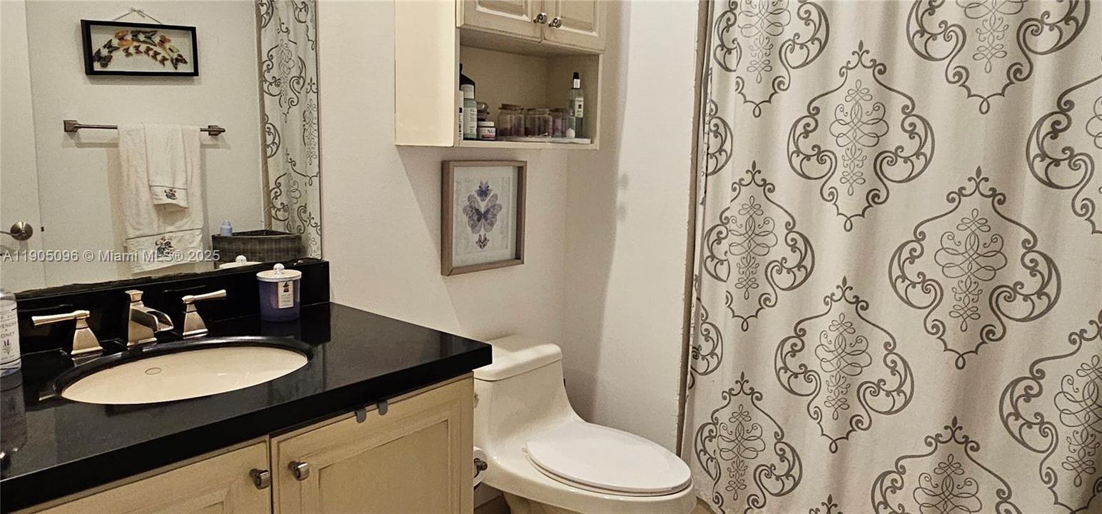 合同活跃: $3,300 (3 贝兹, 2 浴室, 1433 平方英尺)