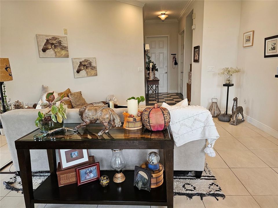 合同活跃: $3,300 (3 贝兹, 2 浴室, 1433 平方英尺)