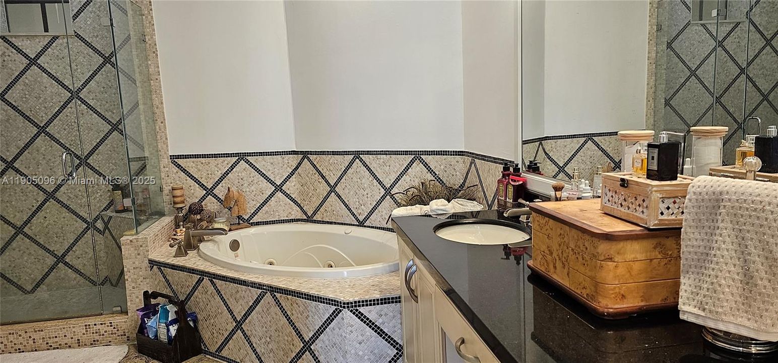 合同活跃: $3,300 (3 贝兹, 2 浴室, 1433 平方英尺)