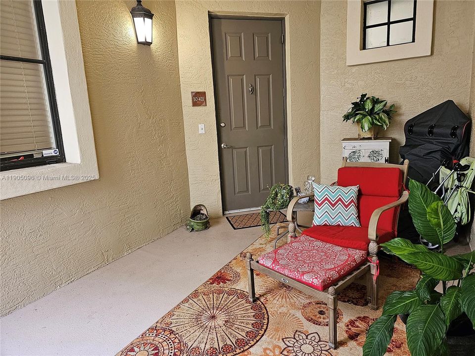 合同活跃: $3,300 (3 贝兹, 2 浴室, 1433 平方英尺)