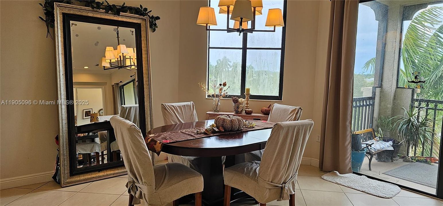 合同活跃: $3,300 (3 贝兹, 2 浴室, 1433 平方英尺)