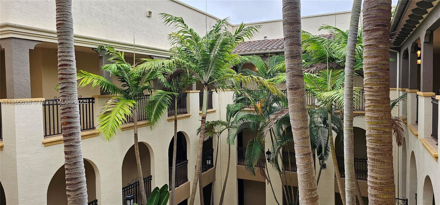 合同活跃: $3,300 (3 贝兹, 2 浴室, 1433 平方英尺)