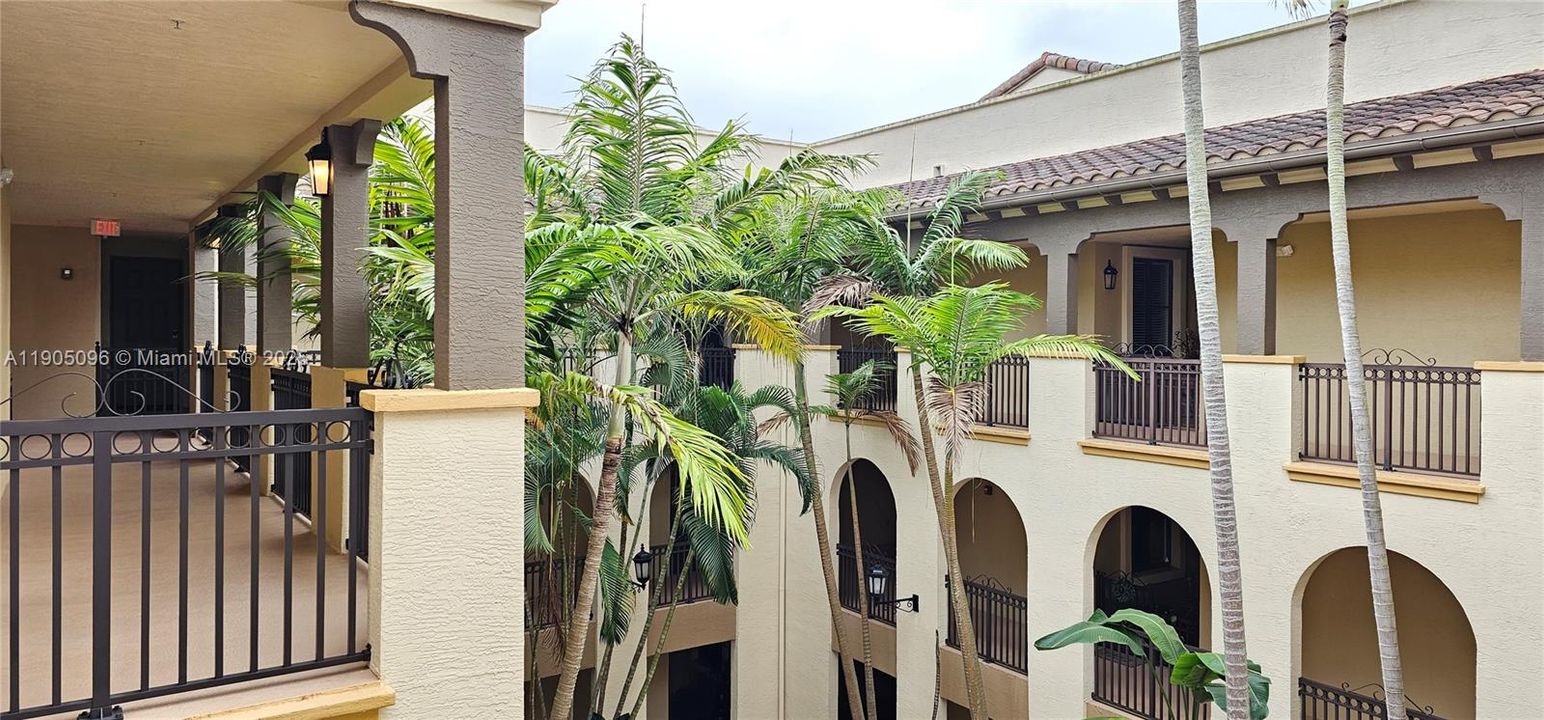 合同活跃: $3,300 (3 贝兹, 2 浴室, 1433 平方英尺)