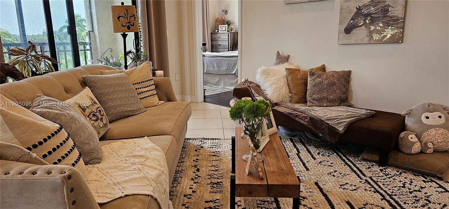 合同活跃: $3,300 (3 贝兹, 2 浴室, 1433 平方英尺)