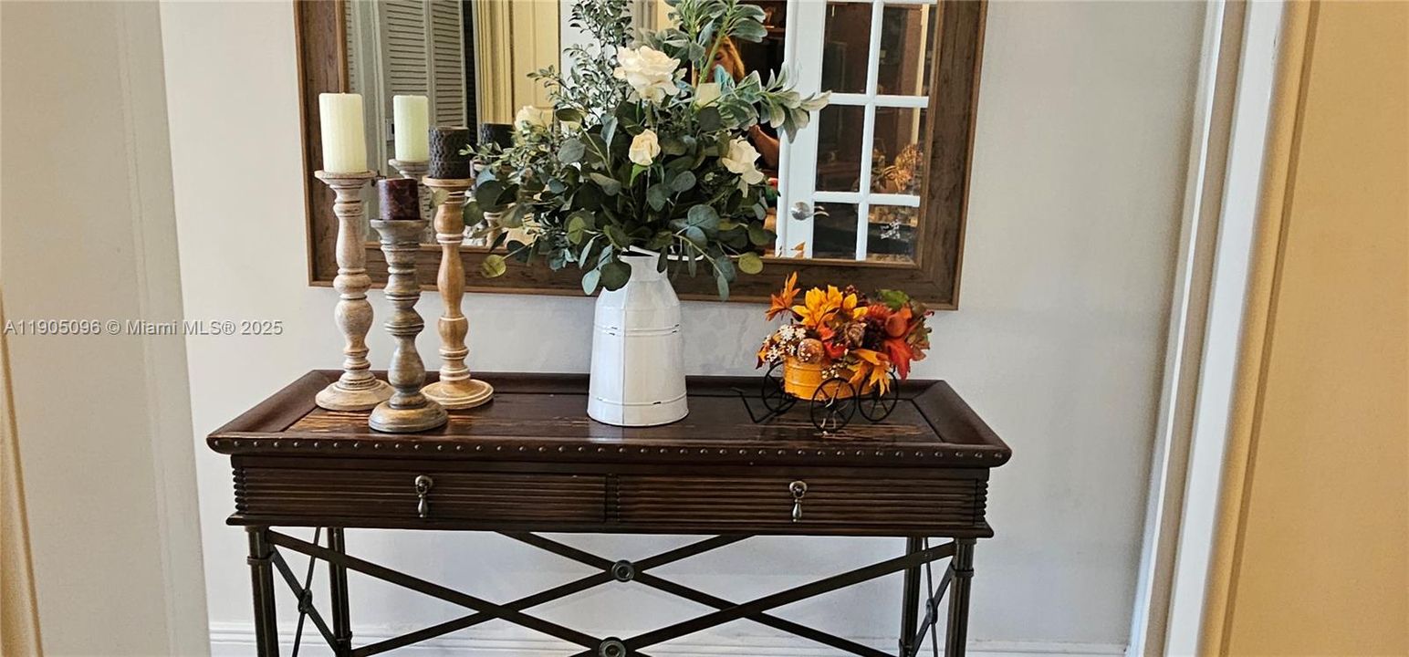 合同活跃: $3,300 (3 贝兹, 2 浴室, 1433 平方英尺)