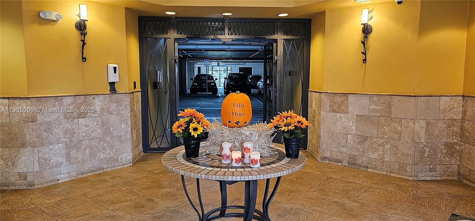 合同活跃: $3,300 (3 贝兹, 2 浴室, 1433 平方英尺)