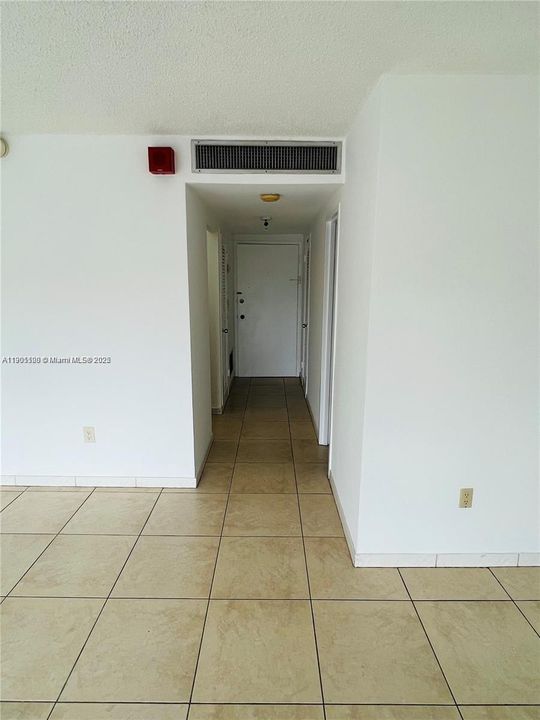 На продажу: $169,800 (0 спален, 1 ванн, 577 Квадратных фут)