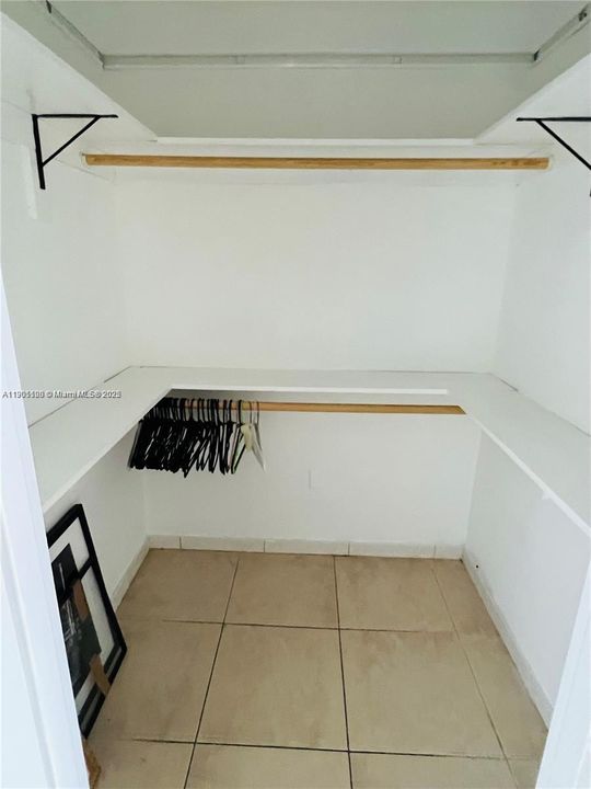 На продажу: $169,800 (0 спален, 1 ванн, 577 Квадратных фут)