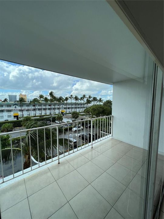 На продажу: $169,800 (0 спален, 1 ванн, 577 Квадратных фут)