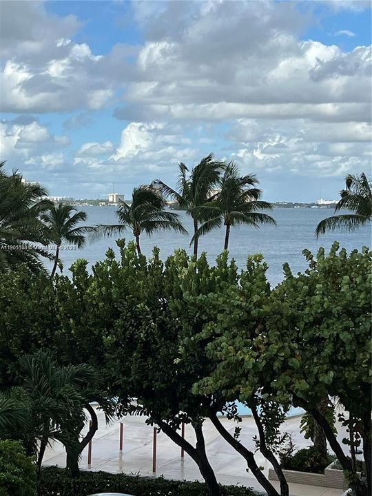 На продажу: $169,800 (0 спален, 1 ванн, 577 Квадратных фут)