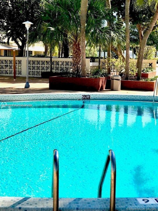 На продажу: $169,800 (0 спален, 1 ванн, 577 Квадратных фут)