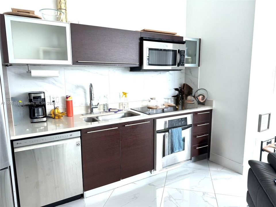 En Venta: $399,999 (0 camas, 1 baños, 637 Pies cuadrados)