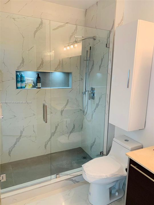 En Venta: $399,999 (0 camas, 1 baños, 637 Pies cuadrados)