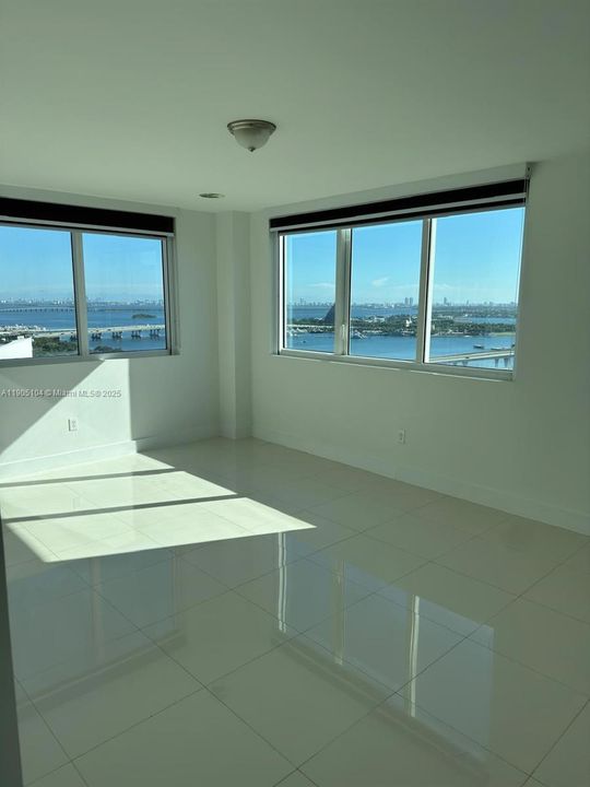 Recently Rented: $3,850 (2 beds, 2 baths, 1474 Square Feet)