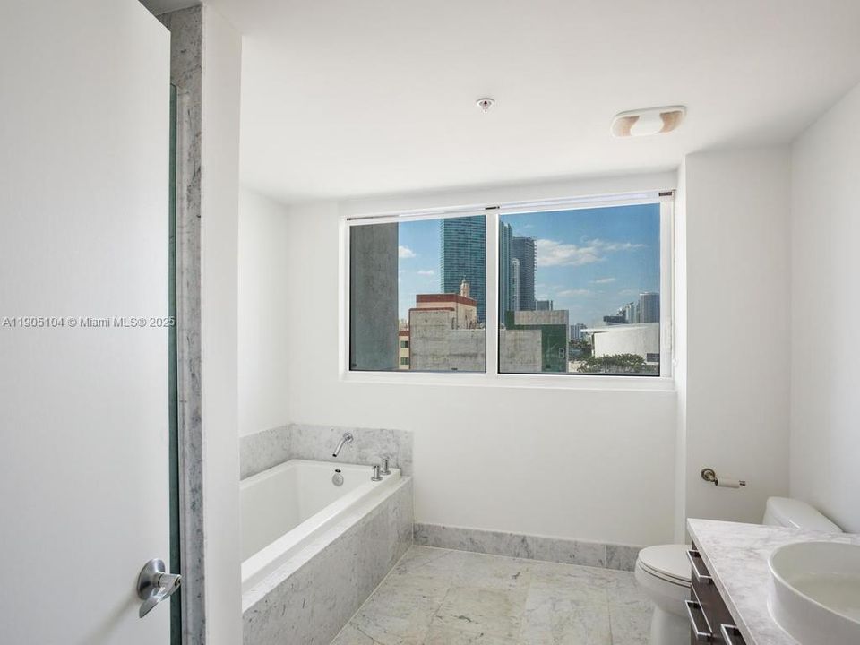 Recently Rented: $3,850 (2 beds, 2 baths, 1474 Square Feet)