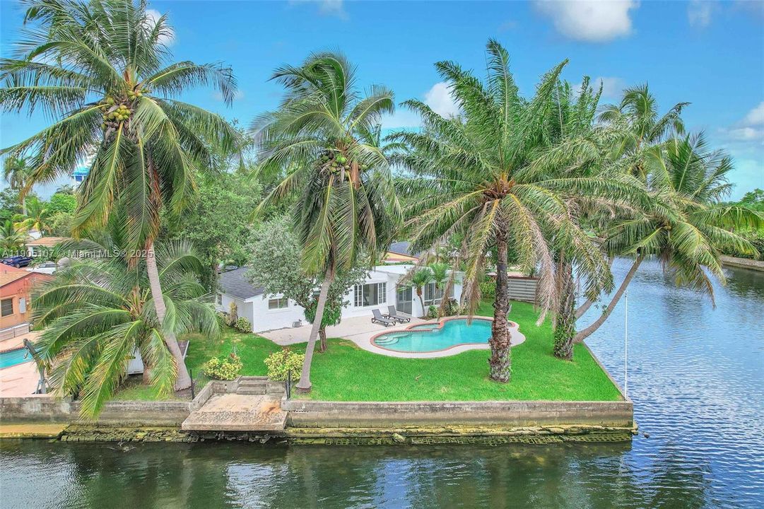 For Rent: $5,690 (4 beds, 2 baths, 1812 Square Feet)