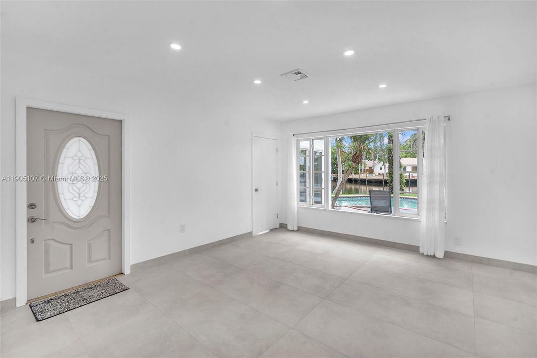 For Rent: $5,690 (4 beds, 2 baths, 1812 Square Feet)